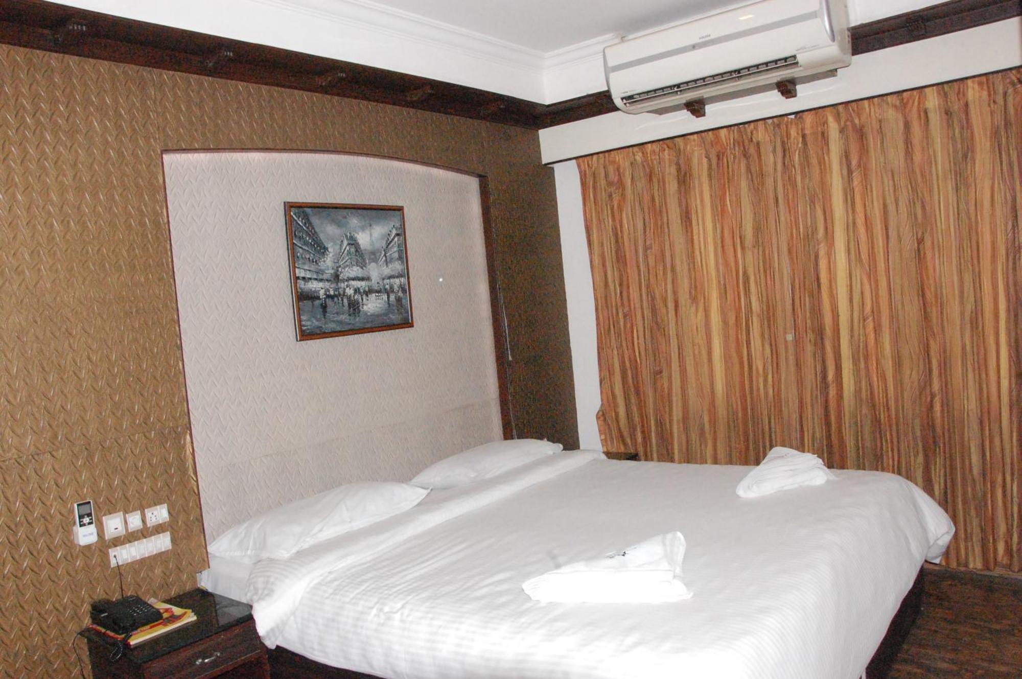 Hotel Blue Star Coimbatore Exterior photo